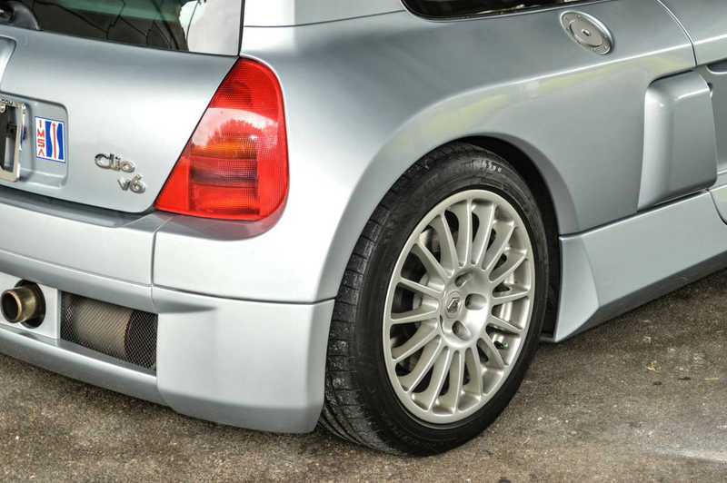 Illustration for article titled For $69,000, Would You Make History With This Uber Rare 2003 Renault Clio V6?
